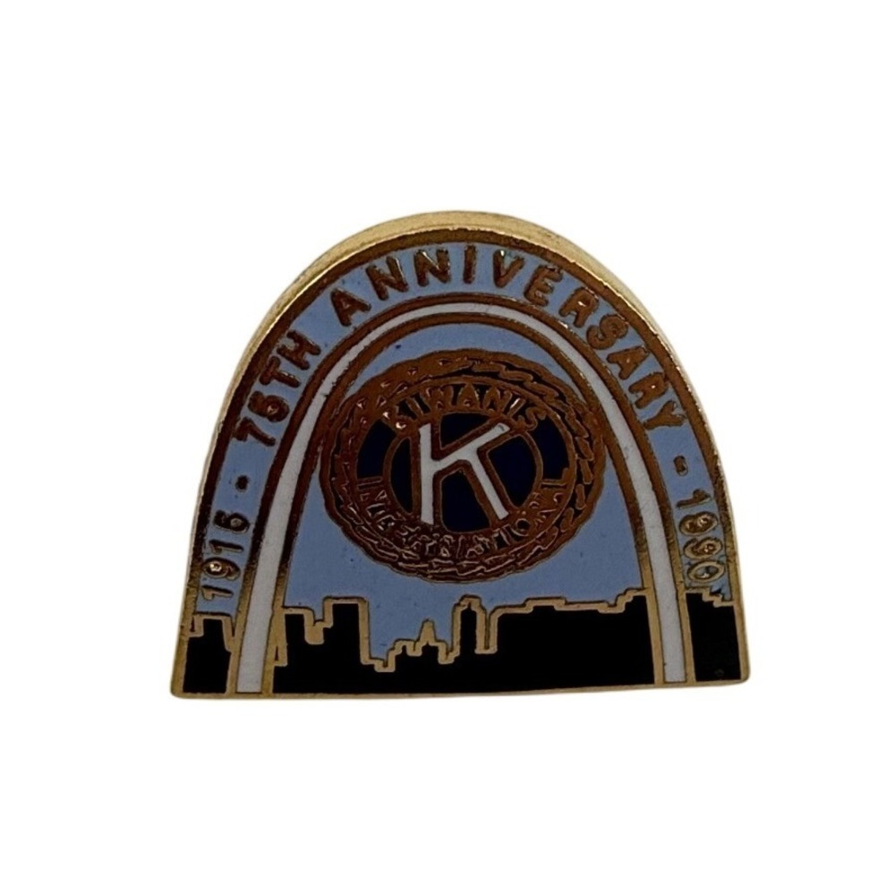 Kiwanis Club 75th Anniversary Pin 1916 1991 Golden‎ Arch Skyline Enamel - Picture 2 of 4